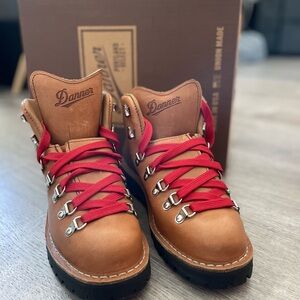 danner women mountain cascade size 8 boots